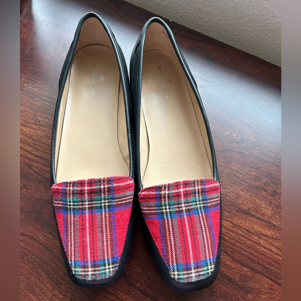 Bandolino Red Plaid slip on loafers. Size 9M